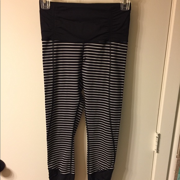 Lululemon Runday Crop Parallel Stripe Blk/Wht Sz2 - Picture 5 of 8